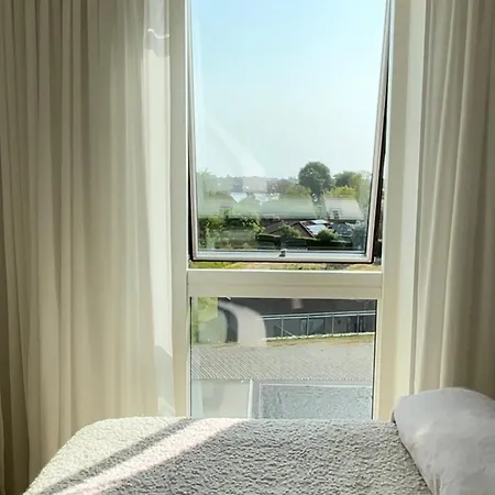 Apartment With Ocean View